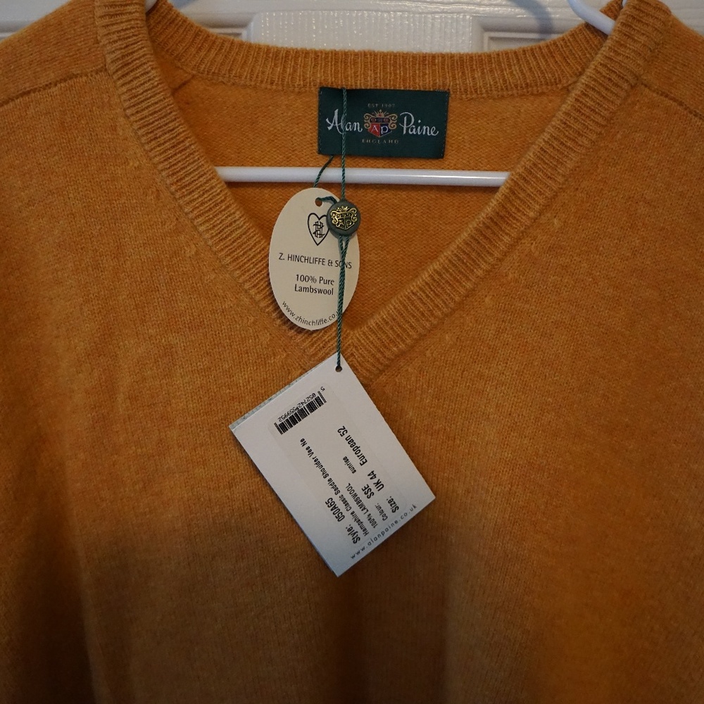 Alan Paine New Lambswool V Neck Sweater with Tags